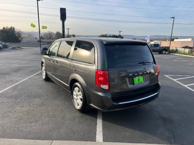 2019 Granite Pearlcoat /Black/Light Graystone Dodge Grand Caravan SE (2C4RDGBG0KR) with an Pentastar 3.6L V-6 DOHC engine, Automatic transmission, located at 1865 East Red Hills Pkwy, St. George, 84770, (435) 628-0023, 37.120850, -113.543640 - We specialize in helping ALL people get the best financing available. No matter your credit score, good, bad or none we can get you an amazing rate. Had a bankruptcy, divorce, or repossessions? We give you the green light to get your credit back on the road. Low down and affordable payments that fit - Photo#4
