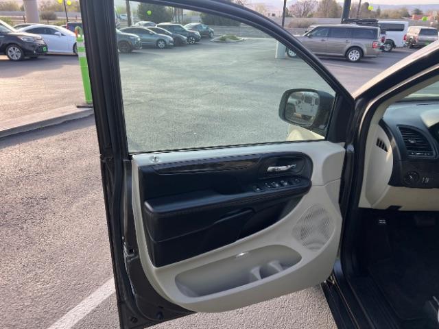 2019 Granite Pearlcoat /Black/Light Graystone Dodge Grand Caravan SE (2C4RDGBG0KR) with an Pentastar 3.6L V-6 DOHC engine, Automatic transmission, located at 1865 East Red Hills Pkwy, St. George, 84770, (435) 628-0023, 37.120850, -113.543640 - We specialize in helping ALL people get the best financing available. No matter your credit score, good, bad or none we can get you an amazing rate. Had a bankruptcy, divorce, or repossessions? We give you the green light to get your credit back on the road. Low down and affordable payments that fit - Photo#12