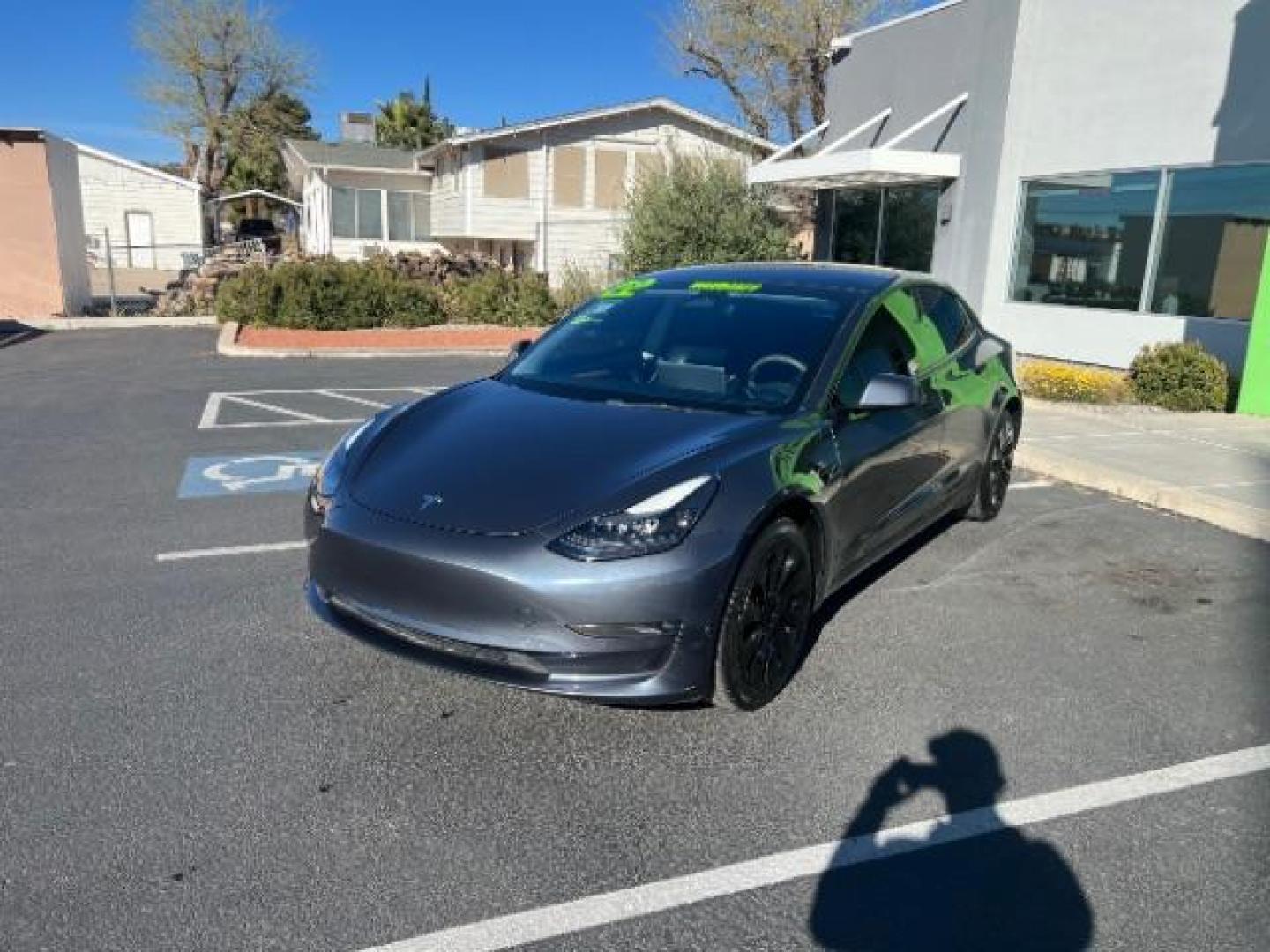 2022 Midnight Silver Metallic /Black Tesla Model 3 Long Range Dual Motor All-Wheel Drive (5YJ3E1EB8NF) with an ELECTRIC engine, Electric transmission, located at 1865 East Red Hills Pkwy, St. George, 84770, (435) 628-0023, 37.120850, -113.543640 - Photo#4
