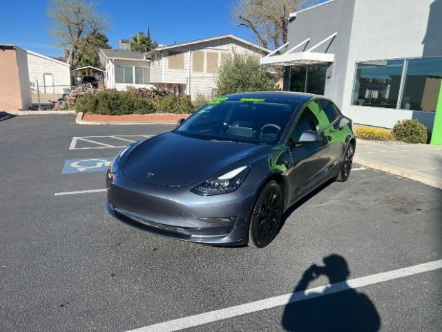 2022 Midnight Silver Metallic /Black Tesla Model 3 Long Range Dual Motor All-Wheel Drive (5YJ3E1EB8NF) with an ELECTRIC engine, Electric transmission, located at 1865 East Red Hills Pkwy, St. George, 84770, (435) 628-0023, 37.120850, -113.543640 - Excellent Tesla Model 3 Long Range All Wheel Drive. All our Teslas come with charging kit. Battery is 90% healthy. Gets 275 on full charge. Clean title, no accidents Still has remaining 120k mile Tesla warranty on battery and motor. We have aftermarket battery warranties available. Southern Ut - Photo#4