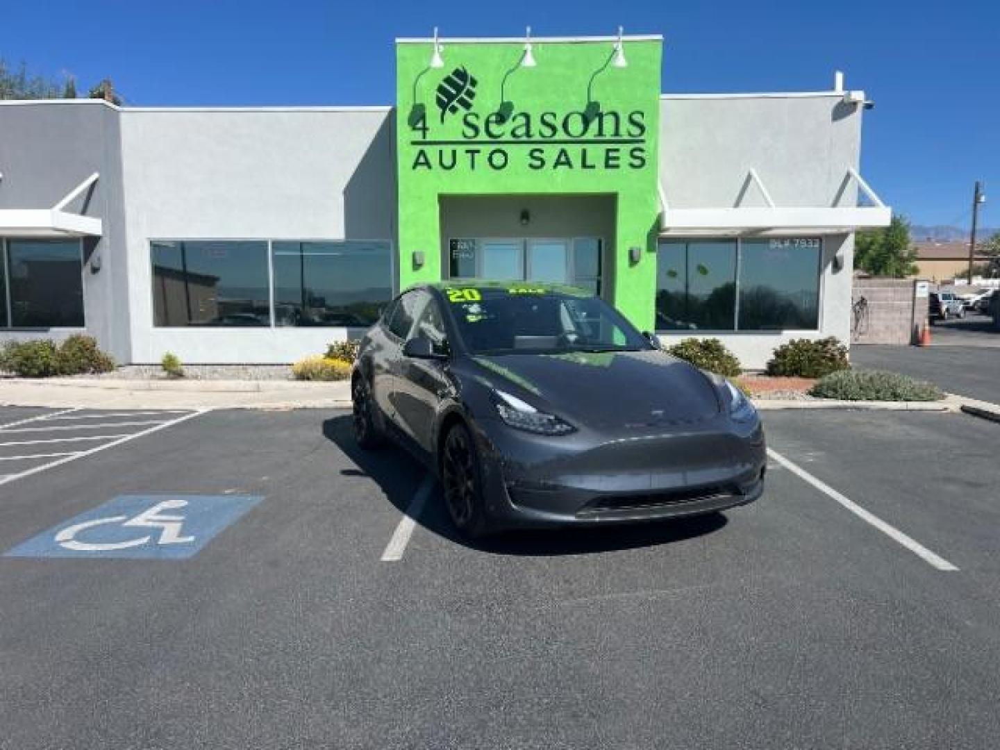 2020 Midnight Silver Metallic /Black Tesla Model Y Long Range Dual Motor All-Wheel Drive (5YJYGDEE0LF) with an ELECTRIC engine, Electric transmission, located at 1865 East Red Hills Pkwy, St. George, 84770, (435) 628-0023, 37.120850, -113.543640 - Excellent Tesla Model Y Long Range All Wheel Drive. All our Teslas come with charging kit. Battery is healthy. Gets 290 on full charge. Clean title, no accidents Still has remaining 120k mile Tesla warranty on battery and motor. We have aftermarket battery warranties available. Southern Utah's - Photo#0