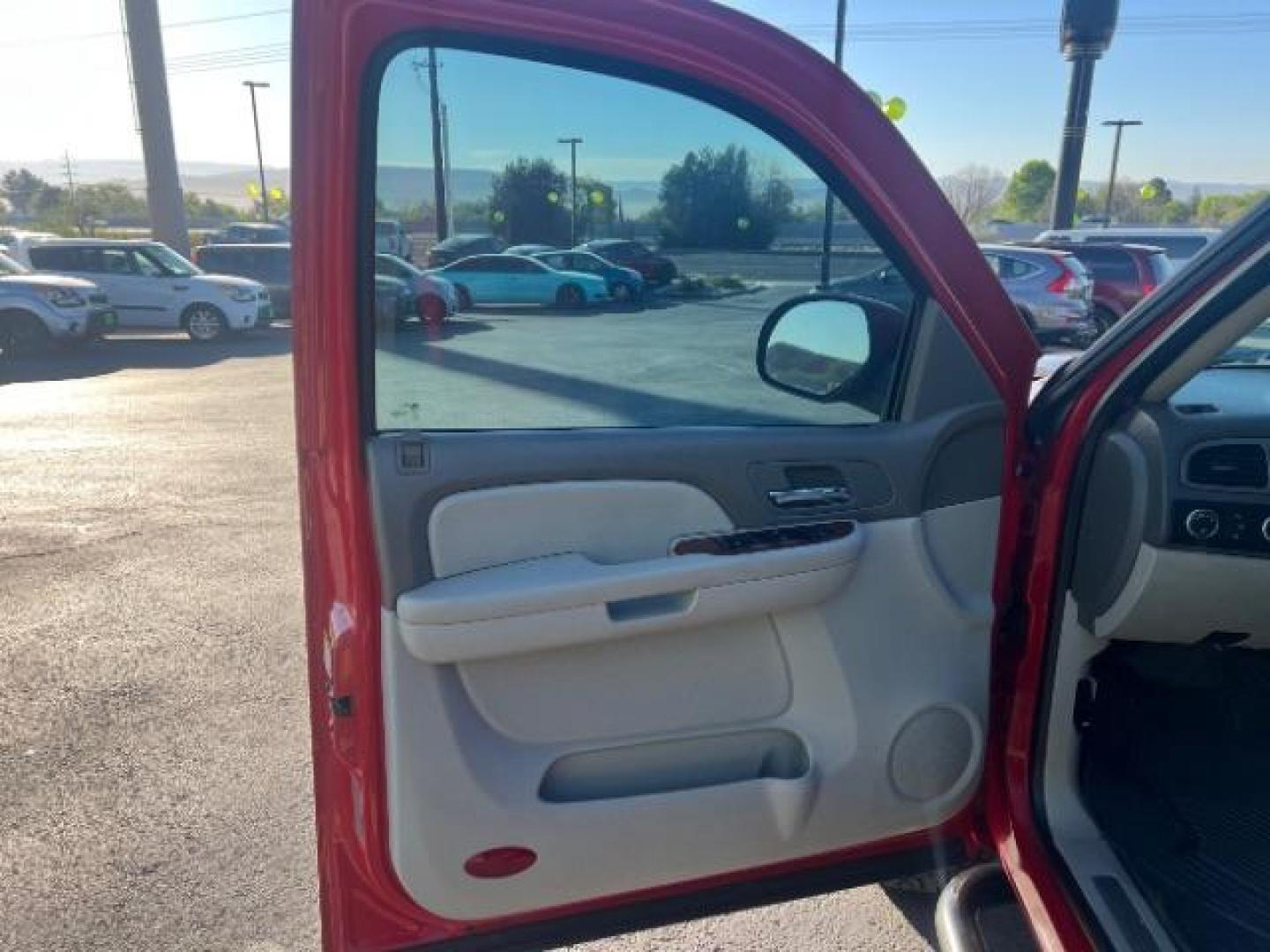 2008 Victory Red /Ebony Chevrolet Avalanche 1500 LT (3GNFK12388G) with an 5.3 lL V-8 engine, AUTOMATIC transmission, located at 1865 East Red Hills Pkwy, St. George, 84770, (435) 628-0023, 37.120850, -113.543640 - We specialize in helping ALL people get the best financing available. No matter your credit score, good, bad or none we can get you an amazing rate. Had a bankruptcy, divorce, or repossessions? We give you the green light to get your credit back on the road. Low down and affordable payments that fit - Photo#12