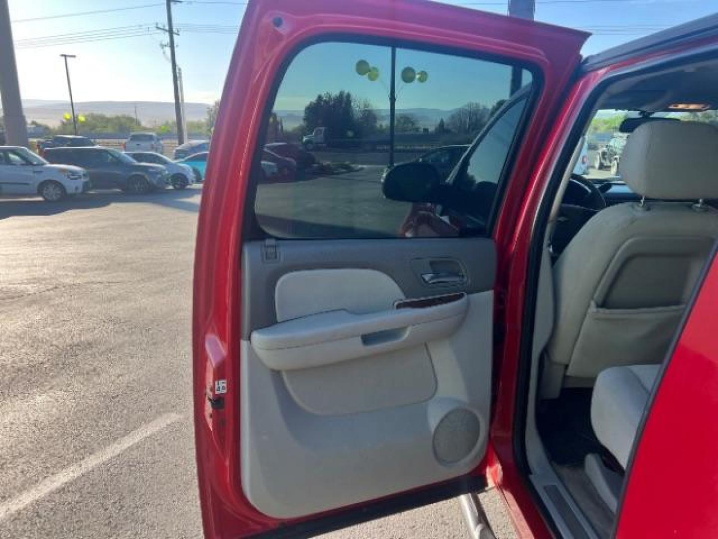 2008 Victory Red /Ebony Chevrolet Avalanche 1500 LT (3GNFK12388G) with an 5.3 lL V-8 engine, AUTOMATIC transmission, located at 1865 East Red Hills Pkwy, St. George, 84770, (435) 628-0023, 37.120850, -113.543640 - We specialize in helping ALL people get the best financing available. No matter your credit score, good, bad or none we can get you an amazing rate. Had a bankruptcy, divorce, or repossessions? We give you the green light to get your credit back on the road. Low down and affordable payments that fit - Photo#20
