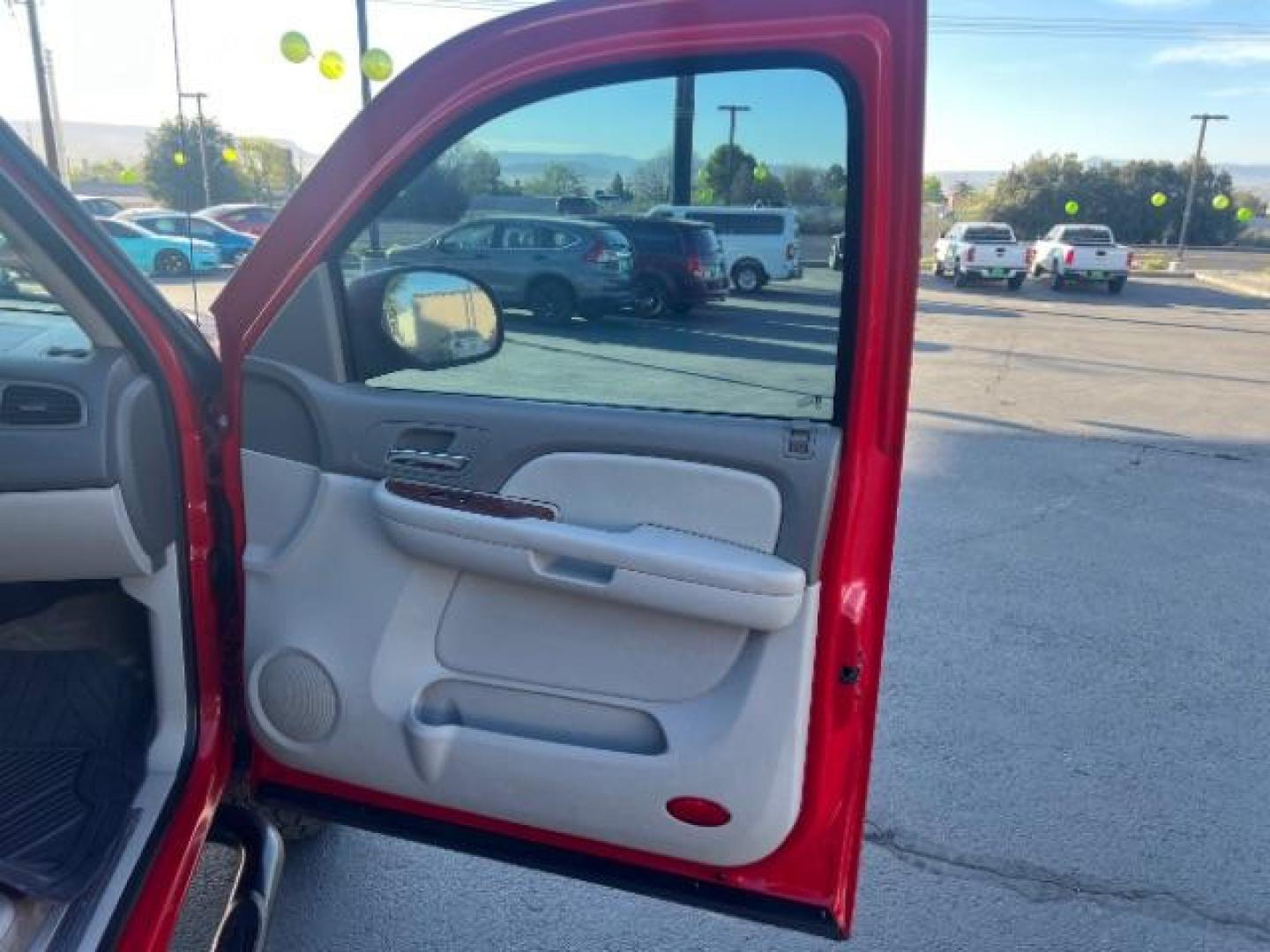 2008 Victory Red /Ebony Chevrolet Avalanche 1500 LT (3GNFK12388G) with an 5.3 lL V-8 engine, AUTOMATIC transmission, located at 1865 East Red Hills Pkwy, St. George, 84770, (435) 628-0023, 37.120850, -113.543640 - We specialize in helping ALL people get the best financing available. No matter your credit score, good, bad or none we can get you an amazing rate. Had a bankruptcy, divorce, or repossessions? We give you the green light to get your credit back on the road. Low down and affordable payments that fit - Photo#28