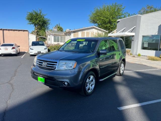 2013 Polished Metal Metallic /Gray Honda Pilot EX-L (5FNYF3H5XDB) with an 3.5L V-6 i-VTEC VCM variable valve control engine, Automatic transmission, located at 940 North Main Street, Cedar City, UT, 84720, (435) 628-0023, 37.692936, -113.061897 - We specialize in helping ALL people get the best financing available. No matter your credit score, good, bad or none we can get you an amazing rate. Had a bankruptcy, divorce, or repossessions? We give you the green light to get your credit back on the road. Low down and affordable payments that fit - Photo#2