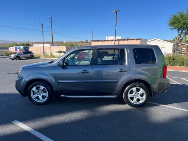 2013 Polished Metal Metallic /Gray Honda Pilot EX-L (5FNYF3H5XDB) with an 3.5L V-6 i-VTEC VCM variable valve control engine, Automatic transmission, located at 940 North Main Street, Cedar City, UT, 84720, (435) 628-0023, 37.692936, -113.061897 - We specialize in helping ALL people get the best financing available. No matter your credit score, good, bad or none we can get you an amazing rate. Had a bankruptcy, divorce, or repossessions? We give you the green light to get your credit back on the road. Low down and affordable payments that fit - Photo#3