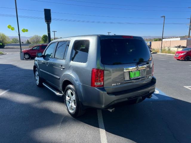 2013 Polished Metal Metallic /Gray Honda Pilot EX-L (5FNYF3H5XDB) with an 3.5L V-6 i-VTEC VCM variable valve control engine, Automatic transmission, located at 940 North Main Street, Cedar City, UT, 84720, (435) 628-0023, 37.692936, -113.061897 - We specialize in helping ALL people get the best financing available. No matter your credit score, good, bad or none we can get you an amazing rate. Had a bankruptcy, divorce, or repossessions? We give you the green light to get your credit back on the road. Low down and affordable payments that fit - Photo#4