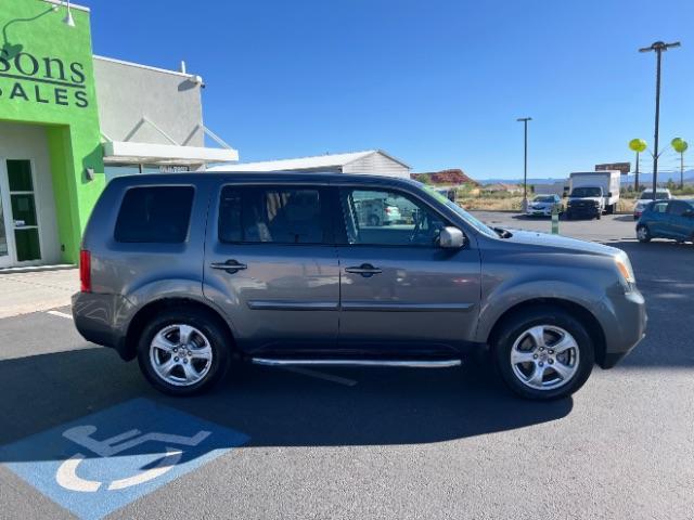 2013 Polished Metal Metallic /Gray Honda Pilot EX-L (5FNYF3H5XDB) with an 3.5L V-6 i-VTEC VCM variable valve control engine, Automatic transmission, located at 940 North Main Street, Cedar City, UT, 84720, (435) 628-0023, 37.692936, -113.061897 - We specialize in helping ALL people get the best financing available. No matter your credit score, good, bad or none we can get you an amazing rate. Had a bankruptcy, divorce, or repossessions? We give you the green light to get your credit back on the road. Low down and affordable payments that fit - Photo#7