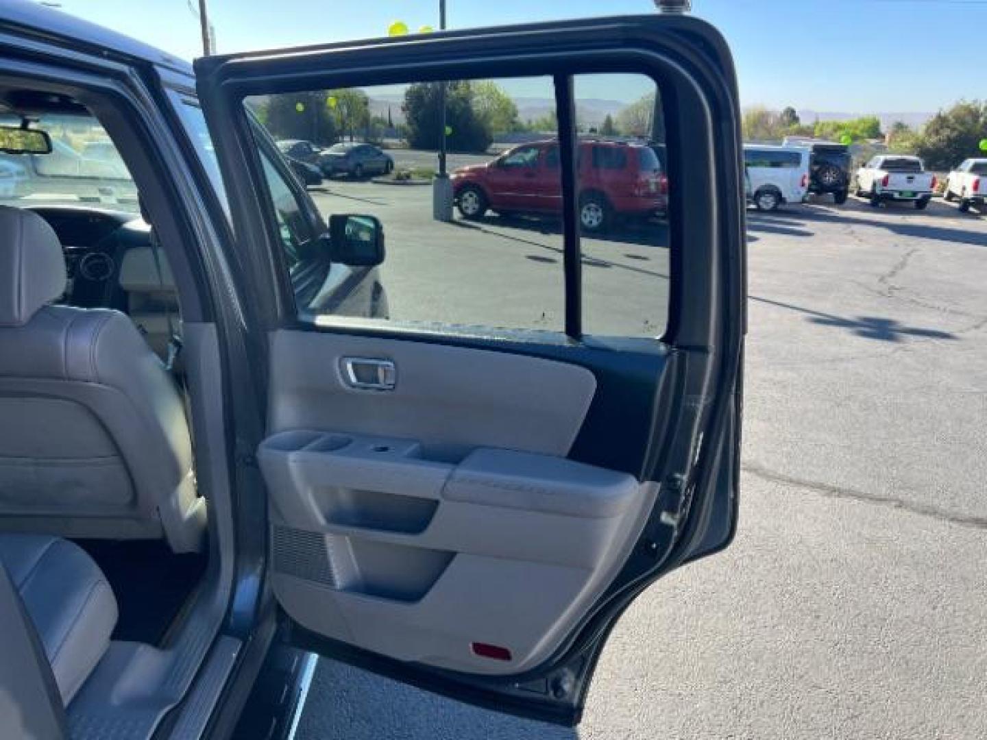 2013 Polished Metal Metallic /Gray Honda Pilot EX-L (5FNYF3H5XDB) with an 3.5L V-6 i-VTEC VCM variable valve control engine, Automatic transmission, located at 1865 East Red Hills Pkwy, St. George, 84770, (435) 628-0023, 37.120850, -113.543640 - We specialize in helping ALL people get the best financing available. No matter your credit score, good, bad or none we can get you an amazing rate. Had a bankruptcy, divorce, or repossessions? We give you the green light to get your credit back on the road. Low down and affordable payments that fit- Photo#29