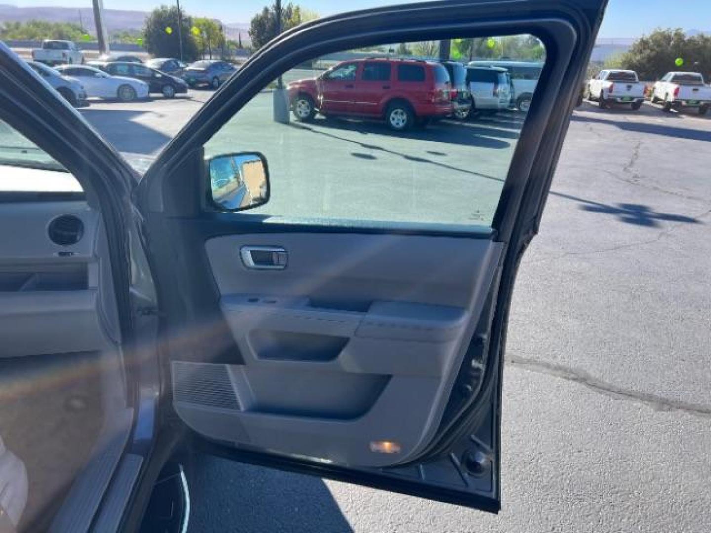 2013 Polished Metal Metallic /Gray Honda Pilot EX-L (5FNYF3H5XDB) with an 3.5L V-6 i-VTEC VCM variable valve control engine, Automatic transmission, located at 1865 East Red Hills Pkwy, St. George, 84770, (435) 628-0023, 37.120850, -113.543640 - We specialize in helping ALL people get the best financing available. No matter your credit score, good, bad or none we can get you an amazing rate. Had a bankruptcy, divorce, or repossessions? We give you the green light to get your credit back on the road. Low down and affordable payments that fit- Photo#31