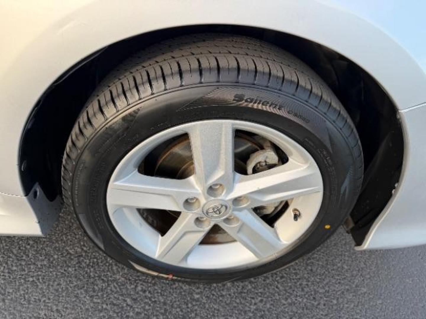 2013 Classic Silver Metallic /Ash Toyota Camry L | LE | SE | XLE (4T1BF1FK2DU) with an 2.5L I-4 DOHC engine, Automatic transmission, located at 1865 East Red Hills Pkwy, St. George, 84770, (435) 628-0023, 37.120850, -113.543640 - We specialize in helping ALL people get the best financing available. No matter your credit score, good, bad or none we can get you an amazing rate. Had a bankruptcy, divorce, or repossessions? We give you the green light to get your credit back on the road. Low down and affordable payments that fit - Photo#6