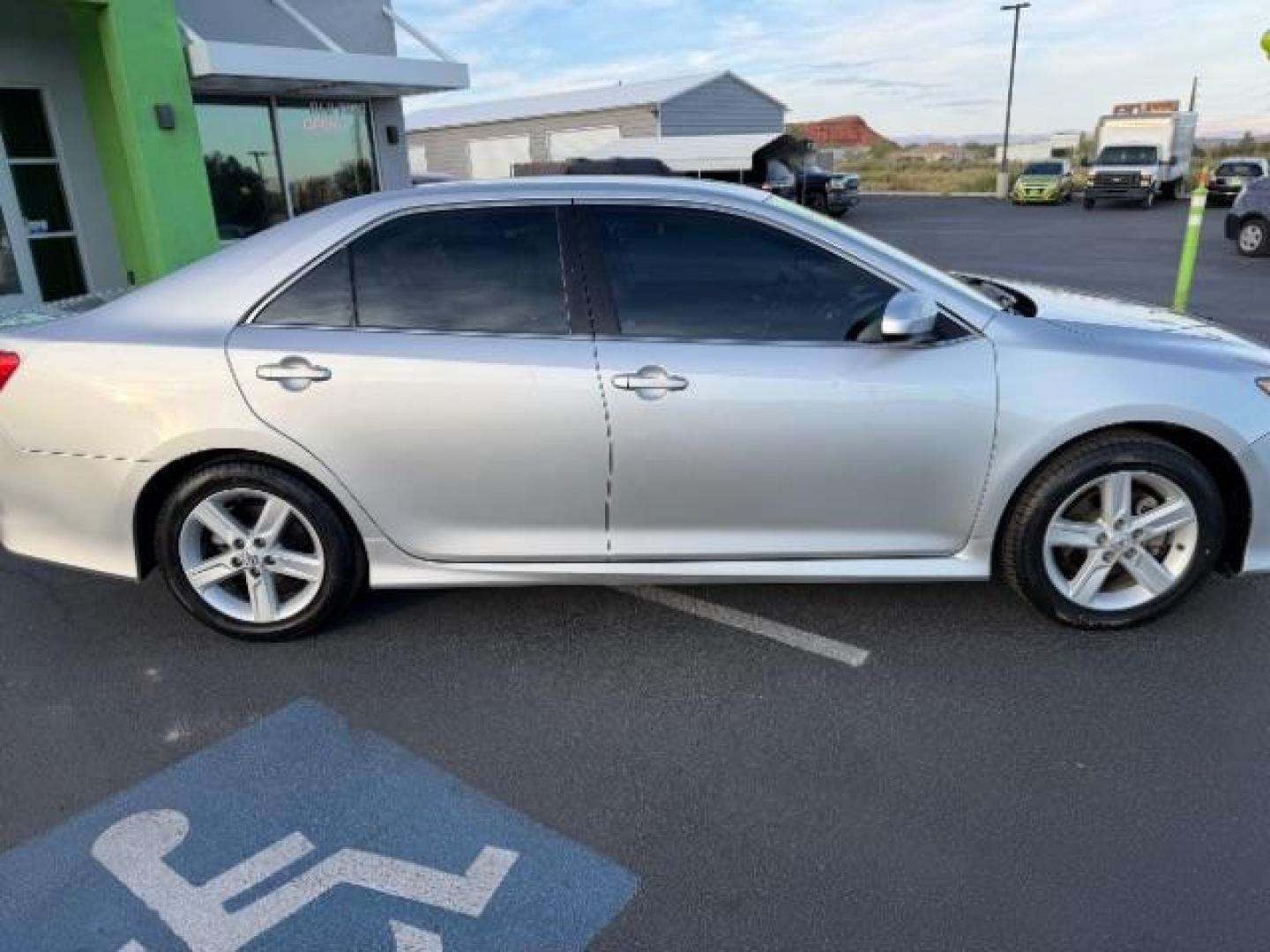 2013 Classic Silver Metallic /Ash Toyota Camry L | LE | SE | XLE (4T1BF1FK2DU) with an 2.5L I-4 DOHC engine, Automatic transmission, located at 1865 East Red Hills Pkwy, St. George, 84770, (435) 628-0023, 37.120850, -113.543640 - We specialize in helping ALL people get the best financing available. No matter your credit score, good, bad or none we can get you an amazing rate. Had a bankruptcy, divorce, or repossessions? We give you the green light to get your credit back on the road. Low down and affordable payments that fit - Photo#7
