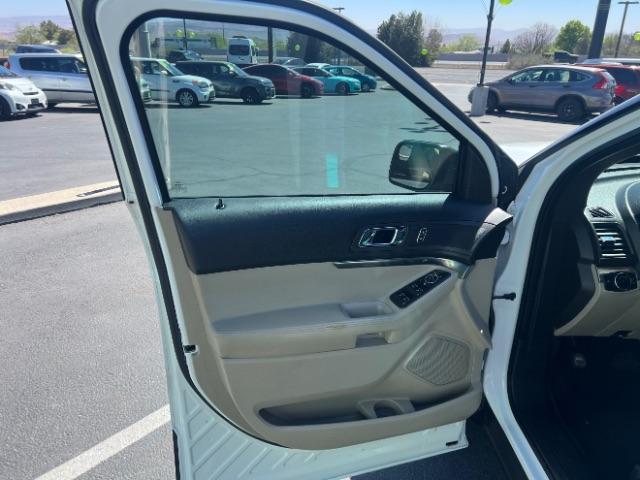 2015 White /Black Ford Explorer Base FWD (1FM5K7B88FG) , Automatic transmission, located at 940 North Main Street, Cedar City, UT, 84720, (435) 628-0023, 37.692936, -113.061897 - We specialize in helping ALL people get the best financing available. No matter your credit score, good, bad or none we can get you an amazing rate. Had a bankruptcy, divorce, or repossessions? We give you the green light to get your credit back on the road. Low down and affordable payments that fit - Photo#12