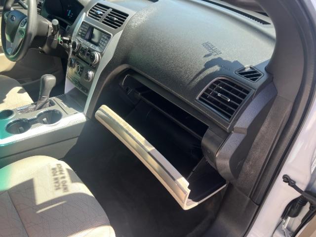 2015 White /Black Ford Explorer Base FWD (1FM5K7B88FG) , Automatic transmission, located at 940 North Main Street, Cedar City, UT, 84720, (435) 628-0023, 37.692936, -113.061897 - We specialize in helping ALL people get the best financing available. No matter your credit score, good, bad or none we can get you an amazing rate. Had a bankruptcy, divorce, or repossessions? We give you the green light to get your credit back on the road. Low down and affordable payments that fit - Photo#32