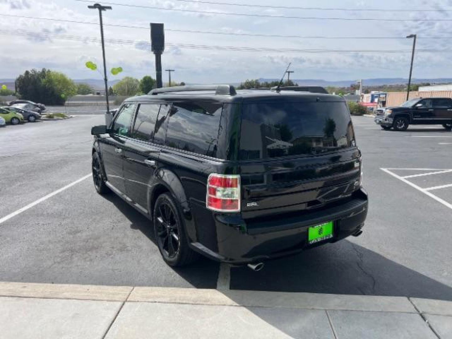 2018 Shadow Black /Charcoal Black Ford Flex SEL (2FMGK5C85JB) with an 3.5L V-6 DOHC engine, Automatic transmission, located at 940 North Main Street, Cedar City, UT, 84720, (435) 628-0023, 37.692936, -113.061897 - We specialize in helping ALL people get the best financing available. No matter your credit score, good, bad or none we can get you an amazing rate. Had a bankruptcy, divorce, or repossessions? We give you the green light to get your credit back on the road. Low down and affordable payments that fit - Photo#4