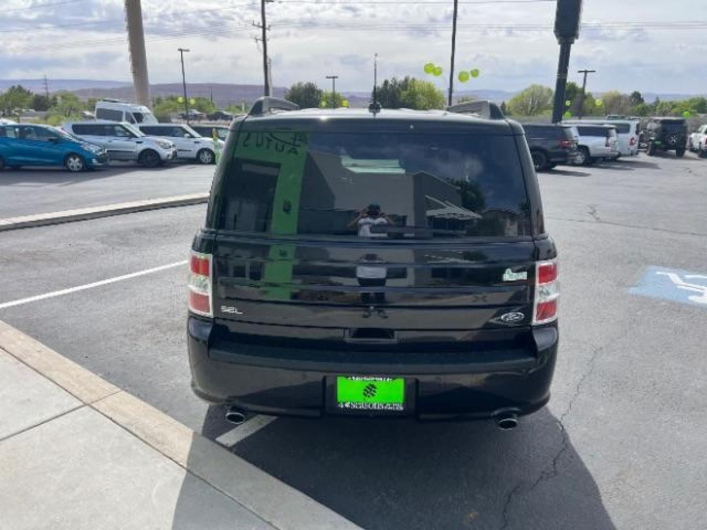 2018 Shadow Black /Charcoal Black Ford Flex SEL (2FMGK5C85JB) with an 3.5L V-6 DOHC engine, Automatic transmission, located at 940 North Main Street, Cedar City, UT, 84720, (435) 628-0023, 37.692936, -113.061897 - We specialize in helping ALL people get the best financing available. No matter your credit score, good, bad or none we can get you an amazing rate. Had a bankruptcy, divorce, or repossessions? We give you the green light to get your credit back on the road. Low down and affordable payments that fit - Photo#5