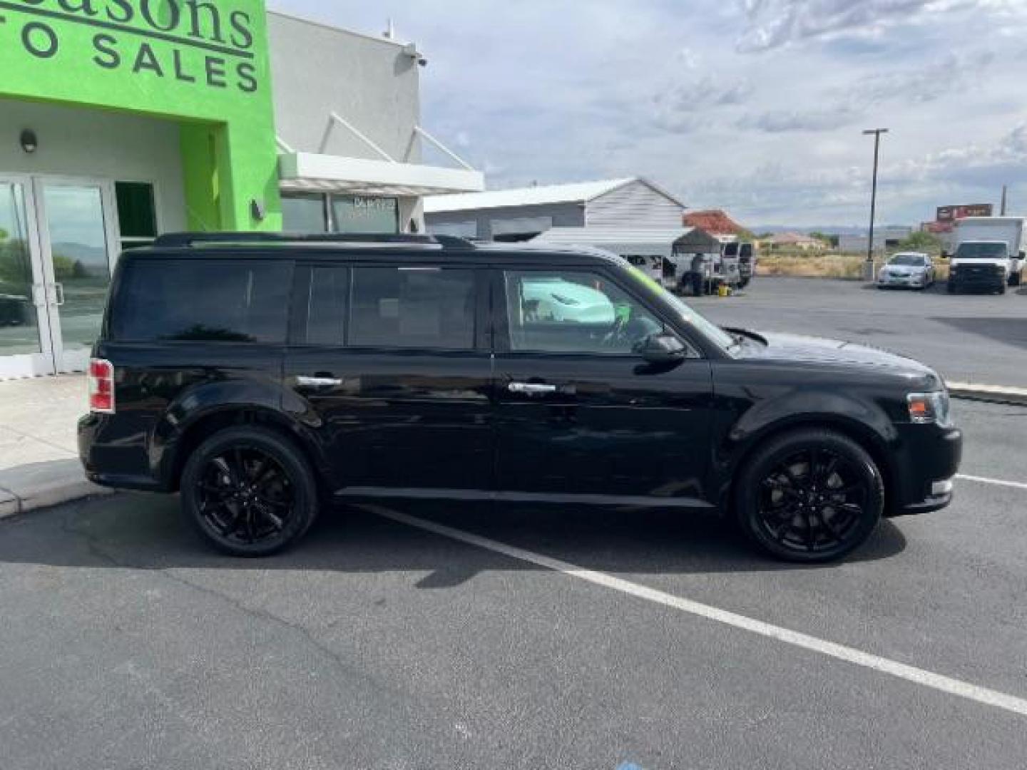 2018 Shadow Black /Charcoal Black Ford Flex SEL (2FMGK5C85JB) with an 3.5L V-6 DOHC engine, Automatic transmission, located at 940 North Main Street, Cedar City, UT, 84720, (435) 628-0023, 37.692936, -113.061897 - We specialize in helping ALL people get the best financing available. No matter your credit score, good, bad or none we can get you an amazing rate. Had a bankruptcy, divorce, or repossessions? We give you the green light to get your credit back on the road. Low down and affordable payments that fit - Photo#7