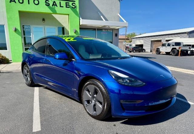 2022 Deep Blue Metallic /White/Black Tesla Model 3 Long Range Dual Motor All-Wheel Drive (5YJ3E1EB7NF) with an ELECTRIC engine, Electric transmission, located at 1865 East Red Hills Pkwy, St. George, 84770, (435) 628-0023, 37.120850, -113.543640 - Excellent Tesla Model 3 Long Range All Wheel Drive with White interior! HW3. Inside and outside in great shape. Tires are good. All our Teslas come with charging kit. Battery is near new. Gets 305 on full charge. Clean title, no accidents Still has remaining 120k mile Tesla warranty on battery a - Photo#8