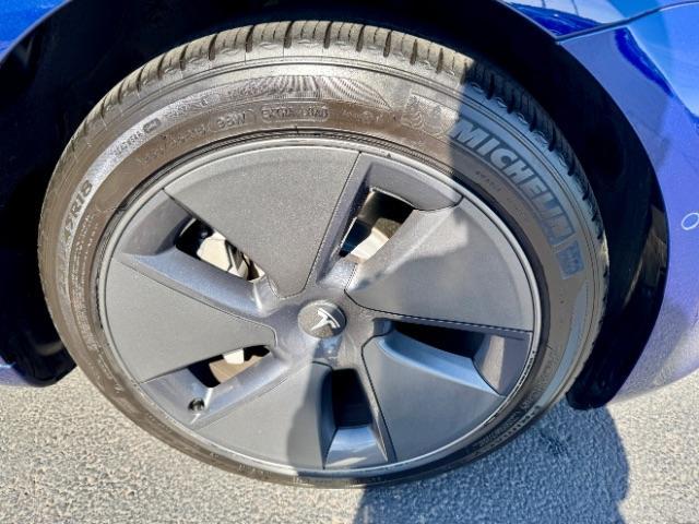 2022 Deep Blue Metallic /White/Black Tesla Model 3 Long Range Dual Motor All-Wheel Drive (5YJ3E1EB7NF) with an ELECTRIC engine, Electric transmission, located at 1865 East Red Hills Pkwy, St. George, 84770, (435) 628-0023, 37.120850, -113.543640 - Excellent Tesla Model 3 Long Range All Wheel Drive with White interior! HW3. Inside and outside in great shape. Tires are good. All our Teslas come with charging kit. Battery is near new. Gets 305 on full charge. Clean title, no accidents Still has remaining 120k mile Tesla warranty on battery a - Photo#26