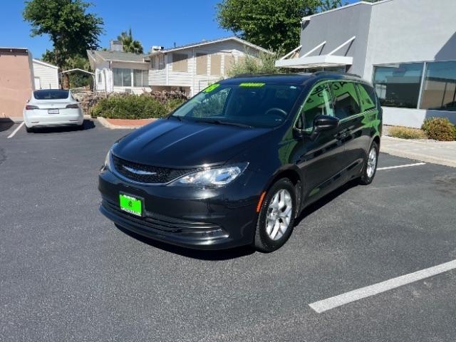 2018 Brilliant Black Crystal Pearlcoat /Black/Alloy Chrysler Pacifica Touring (2C4RC1DGXJR) with an 3.6L V-6 DOHC engine, Automatic transmission, located at 940 North Main Street, Cedar City, UT, 84720, (435) 628-0023, 37.692936, -113.061897 - We specialize in helping ALL people get the best financing available. No matter your credit score, good, bad or none we can get you an amazing rate. Had a bankruptcy, divorce, or repossessions? We give you the green light to get your credit back on the road. Low down and affordable payments that fit - Photo#2