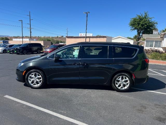 2018 Brilliant Black Crystal Pearlcoat /Black/Alloy Chrysler Pacifica Touring (2C4RC1DGXJR) with an 3.6L V-6 DOHC engine, Automatic transmission, located at 940 North Main Street, Cedar City, UT, 84720, (435) 628-0023, 37.692936, -113.061897 - We specialize in helping ALL people get the best financing available. No matter your credit score, good, bad or none we can get you an amazing rate. Had a bankruptcy, divorce, or repossessions? We give you the green light to get your credit back on the road. Low down and affordable payments that fit - Photo#3