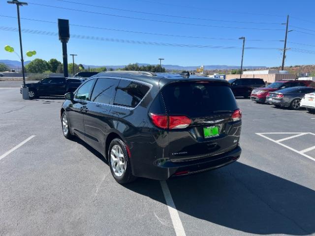 2018 Brilliant Black Crystal Pearlcoat /Black/Alloy Chrysler Pacifica Touring (2C4RC1DGXJR) with an 3.6L V-6 DOHC engine, Automatic transmission, located at 940 North Main Street, Cedar City, UT, 84720, (435) 628-0023, 37.692936, -113.061897 - We specialize in helping ALL people get the best financing available. No matter your credit score, good, bad or none we can get you an amazing rate. Had a bankruptcy, divorce, or repossessions? We give you the green light to get your credit back on the road. Low down and affordable payments that fit - Photo#4