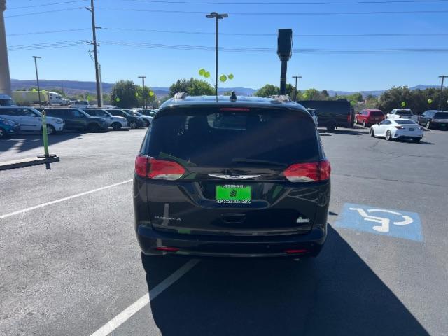 2018 Brilliant Black Crystal Pearlcoat /Black/Alloy Chrysler Pacifica Touring (2C4RC1DGXJR) with an 3.6L V-6 DOHC engine, Automatic transmission, located at 940 North Main Street, Cedar City, UT, 84720, (435) 628-0023, 37.692936, -113.061897 - We specialize in helping ALL people get the best financing available. No matter your credit score, good, bad or none we can get you an amazing rate. Had a bankruptcy, divorce, or repossessions? We give you the green light to get your credit back on the road. Low down and affordable payments that fit - Photo#5