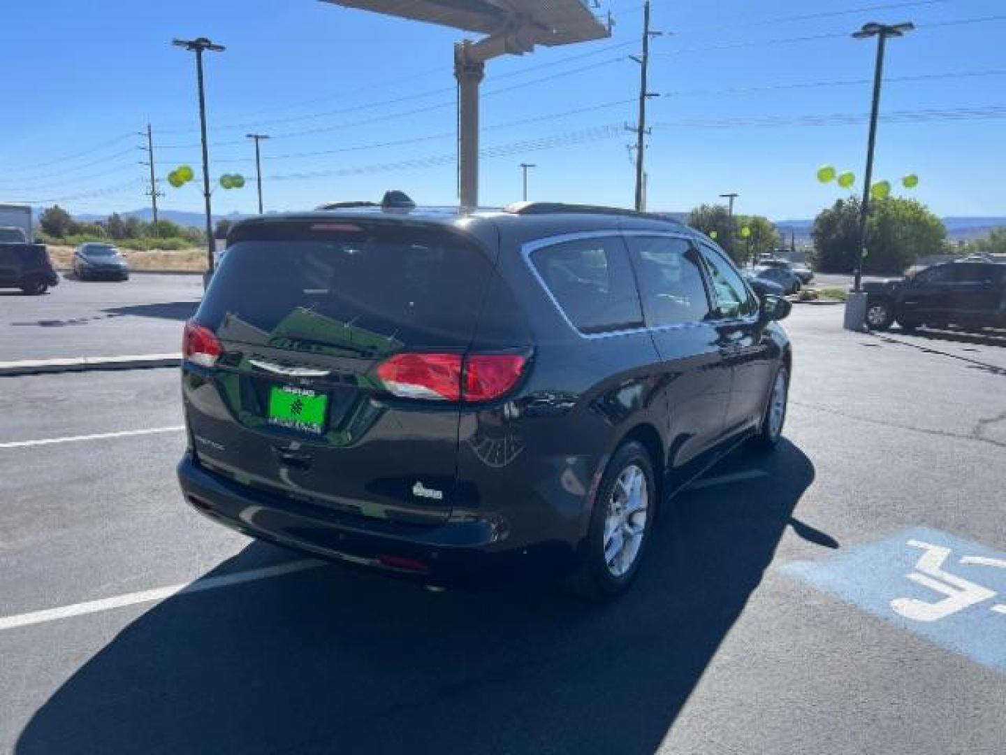 2018 Brilliant Black Crystal Pearlcoat /Black/Alloy Chrysler Pacifica Touring (2C4RC1DGXJR) with an 3.6L V-6 DOHC engine, Automatic transmission, located at 1865 East Red Hills Pkwy, St. George, 84770, (435) 628-0023, 37.120850, -113.543640 - We specialize in helping ALL people get the best financing available. No matter your credit score, good, bad or none we can get you an amazing rate. Had a bankruptcy, divorce, or repossessions? We give you the green light to get your credit back on the road. Low down and affordable payments that fit - Photo#6