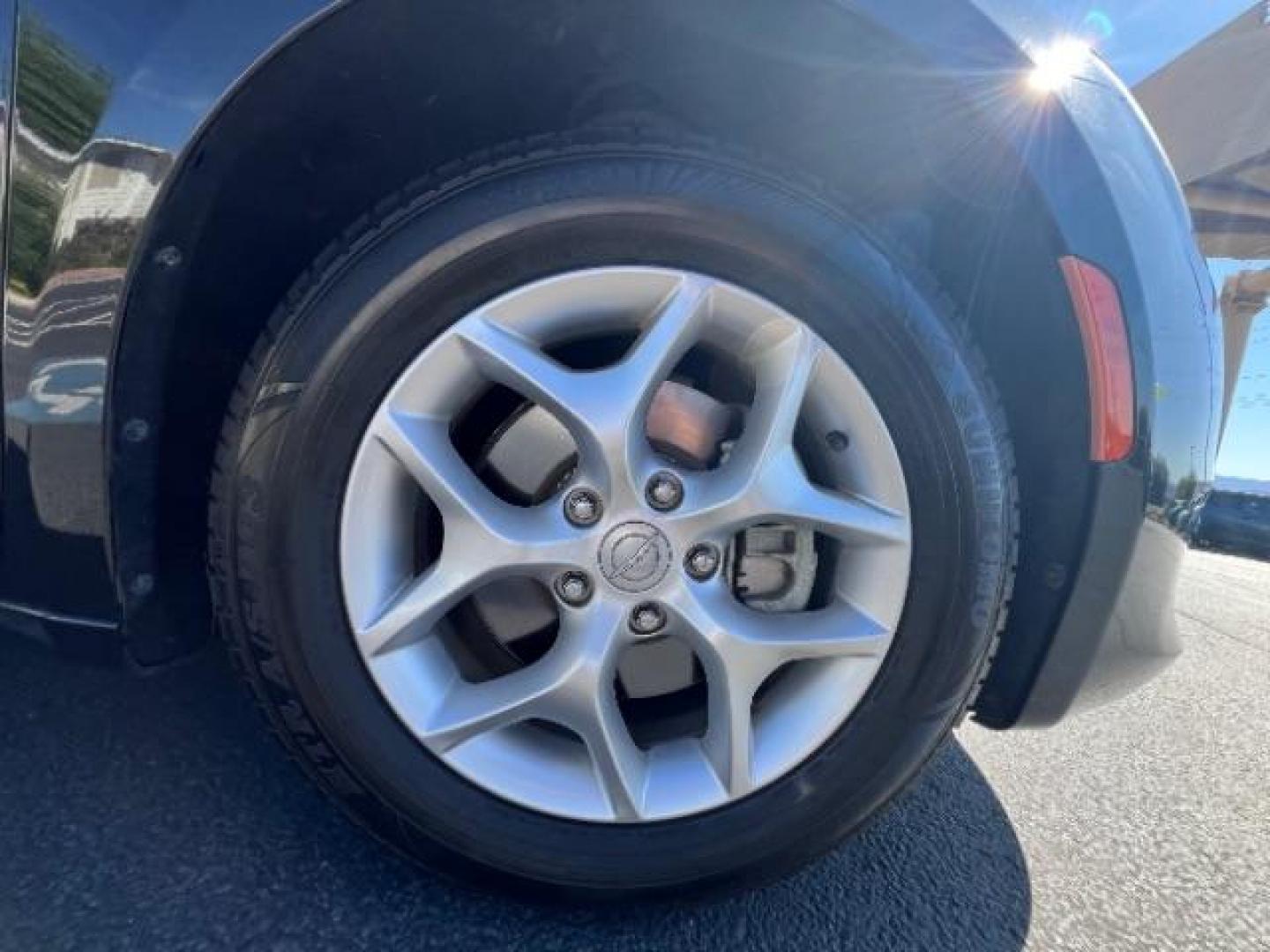 2018 Brilliant Black Crystal Pearlcoat /Black/Alloy Chrysler Pacifica Touring (2C4RC1DGXJR) with an 3.6L V-6 DOHC engine, Automatic transmission, located at 1865 East Red Hills Pkwy, St. George, 84770, (435) 628-0023, 37.120850, -113.543640 - We specialize in helping ALL people get the best financing available. No matter your credit score, good, bad or none we can get you an amazing rate. Had a bankruptcy, divorce, or repossessions? We give you the green light to get your credit back on the road. Low down and affordable payments that fit - Photo#8