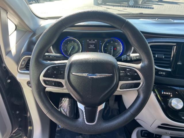 2018 Brilliant Black Crystal Pearlcoat /Black/Alloy Chrysler Pacifica Touring (2C4RC1DGXJR) with an 3.6L V-6 DOHC engine, Automatic transmission, located at 940 North Main Street, Cedar City, UT, 84720, (435) 628-0023, 37.692936, -113.061897 - We specialize in helping ALL people get the best financing available. No matter your credit score, good, bad or none we can get you an amazing rate. Had a bankruptcy, divorce, or repossessions? We give you the green light to get your credit back on the road. Low down and affordable payments that fit - Photo#15