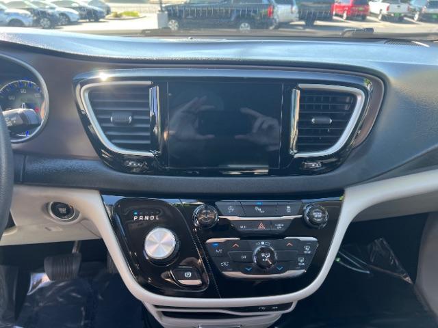 2018 Brilliant Black Crystal Pearlcoat /Black/Alloy Chrysler Pacifica Touring (2C4RC1DGXJR) with an 3.6L V-6 DOHC engine, Automatic transmission, located at 940 North Main Street, Cedar City, UT, 84720, (435) 628-0023, 37.692936, -113.061897 - We specialize in helping ALL people get the best financing available. No matter your credit score, good, bad or none we can get you an amazing rate. Had a bankruptcy, divorce, or repossessions? We give you the green light to get your credit back on the road. Low down and affordable payments that fit - Photo#17