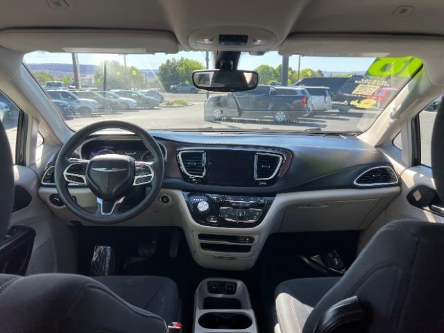 2018 Brilliant Black Crystal Pearlcoat /Black/Alloy Chrysler Pacifica Touring (2C4RC1DGXJR) with an 3.6L V-6 DOHC engine, Automatic transmission, located at 940 North Main Street, Cedar City, UT, 84720, (435) 628-0023, 37.692936, -113.061897 - We specialize in helping ALL people get the best financing available. No matter your credit score, good, bad or none we can get you an amazing rate. Had a bankruptcy, divorce, or repossessions? We give you the green light to get your credit back on the road. Low down and affordable payments that fit - Photo#20