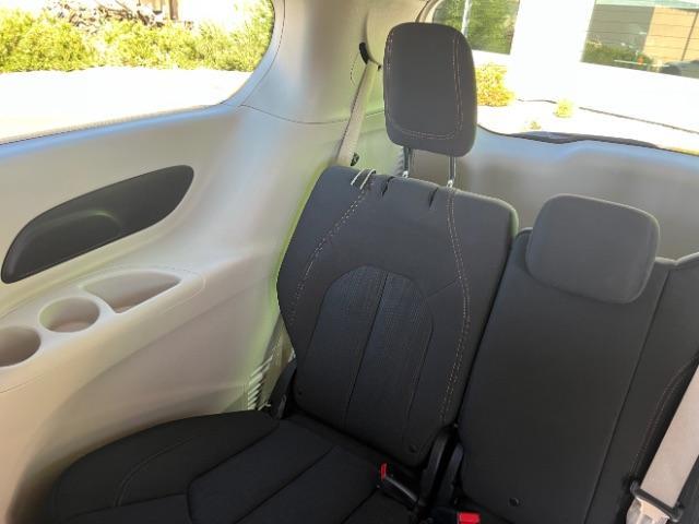 2018 Brilliant Black Crystal Pearlcoat /Black/Alloy Chrysler Pacifica Touring (2C4RC1DGXJR) with an 3.6L V-6 DOHC engine, Automatic transmission, located at 940 North Main Street, Cedar City, UT, 84720, (435) 628-0023, 37.692936, -113.061897 - We specialize in helping ALL people get the best financing available. No matter your credit score, good, bad or none we can get you an amazing rate. Had a bankruptcy, divorce, or repossessions? We give you the green light to get your credit back on the road. Low down and affordable payments that fit - Photo#21