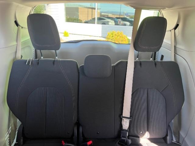 2018 Brilliant Black Crystal Pearlcoat /Black/Alloy Chrysler Pacifica Touring (2C4RC1DGXJR) with an 3.6L V-6 DOHC engine, Automatic transmission, located at 940 North Main Street, Cedar City, UT, 84720, (435) 628-0023, 37.692936, -113.061897 - We specialize in helping ALL people get the best financing available. No matter your credit score, good, bad or none we can get you an amazing rate. Had a bankruptcy, divorce, or repossessions? We give you the green light to get your credit back on the road. Low down and affordable payments that fit - Photo#22