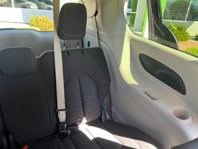 2018 Brilliant Black Crystal Pearlcoat /Black/Alloy Chrysler Pacifica Touring (2C4RC1DGXJR) with an 3.6L V-6 DOHC engine, Automatic transmission, located at 940 North Main Street, Cedar City, UT, 84720, (435) 628-0023, 37.692936, -113.061897 - We specialize in helping ALL people get the best financing available. No matter your credit score, good, bad or none we can get you an amazing rate. Had a bankruptcy, divorce, or repossessions? We give you the green light to get your credit back on the road. Low down and affordable payments that fit - Photo#23