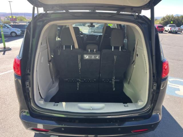 2018 Brilliant Black Crystal Pearlcoat /Black/Alloy Chrysler Pacifica Touring (2C4RC1DGXJR) with an 3.6L V-6 DOHC engine, Automatic transmission, located at 940 North Main Street, Cedar City, UT, 84720, (435) 628-0023, 37.692936, -113.061897 - We specialize in helping ALL people get the best financing available. No matter your credit score, good, bad or none we can get you an amazing rate. Had a bankruptcy, divorce, or repossessions? We give you the green light to get your credit back on the road. Low down and affordable payments that fit - Photo#24