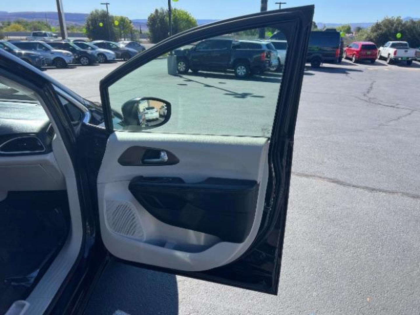2018 Brilliant Black Crystal Pearlcoat /Black/Alloy Chrysler Pacifica Touring (2C4RC1DGXJR) with an 3.6L V-6 DOHC engine, Automatic transmission, located at 1865 East Red Hills Pkwy, St. George, 84770, (435) 628-0023, 37.120850, -113.543640 - We specialize in helping ALL people get the best financing available. No matter your credit score, good, bad or none we can get you an amazing rate. Had a bankruptcy, divorce, or repossessions? We give you the green light to get your credit back on the road. Low down and affordable payments that fit - Photo#26