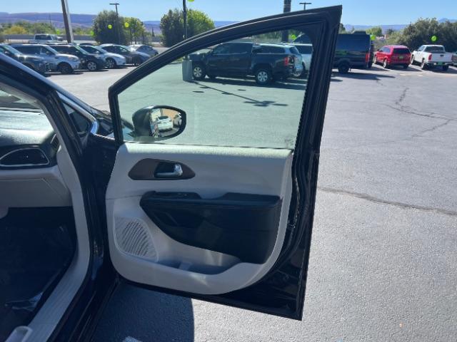 2018 Brilliant Black Crystal Pearlcoat /Black/Alloy Chrysler Pacifica Touring (2C4RC1DGXJR) with an 3.6L V-6 DOHC engine, Automatic transmission, located at 940 North Main Street, Cedar City, UT, 84720, (435) 628-0023, 37.692936, -113.061897 - We specialize in helping ALL people get the best financing available. No matter your credit score, good, bad or none we can get you an amazing rate. Had a bankruptcy, divorce, or repossessions? We give you the green light to get your credit back on the road. Low down and affordable payments that fit - Photo#26