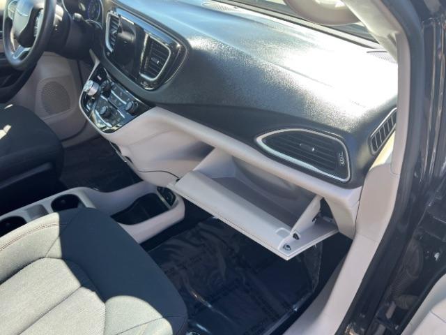 2018 Brilliant Black Crystal Pearlcoat /Black/Alloy Chrysler Pacifica Touring (2C4RC1DGXJR) with an 3.6L V-6 DOHC engine, Automatic transmission, located at 940 North Main Street, Cedar City, UT, 84720, (435) 628-0023, 37.692936, -113.061897 - We specialize in helping ALL people get the best financing available. No matter your credit score, good, bad or none we can get you an amazing rate. Had a bankruptcy, divorce, or repossessions? We give you the green light to get your credit back on the road. Low down and affordable payments that fit - Photo#28