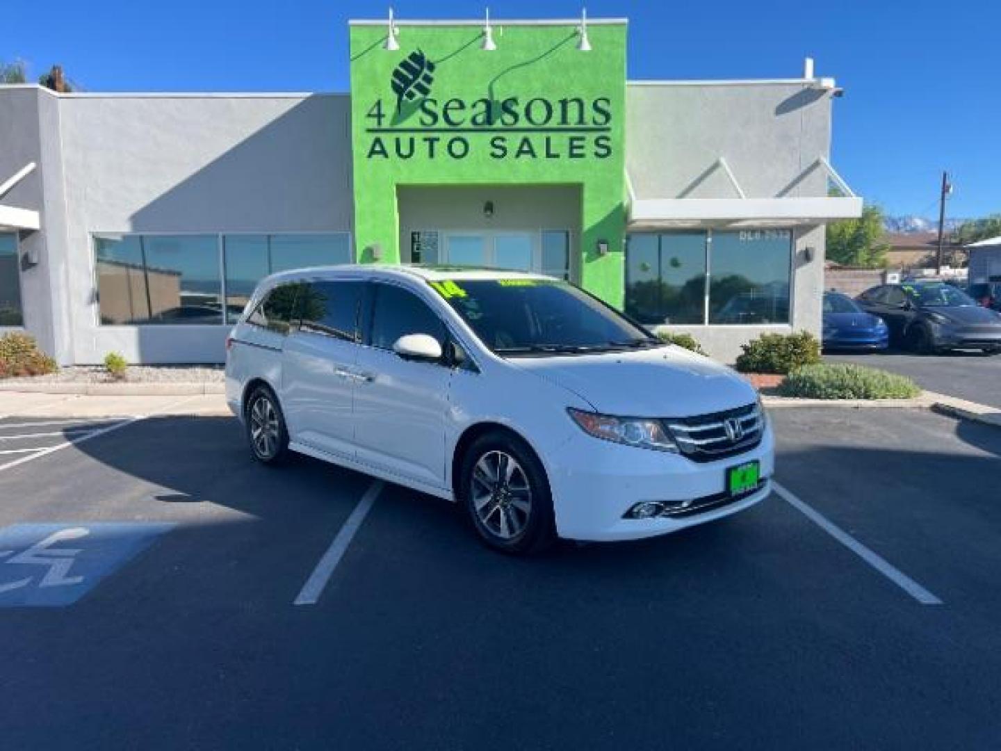 2014 White Diamond Pearl /Truffle Honda Odyssey Touring | Touring Elite (5FNRL5H99EB) with an 3.5L V-6 i-VTEC variable valve control engine, Automatic transmission, located at 1865 East Red Hills Pkwy, St. George, 84770, (435) 628-0023, 37.120850, -113.543640 - We specialize in helping ALL people get the best financing available. No matter your credit score, good, bad or none we can get you an amazing rate. Had a bankruptcy, divorce, or repossessions? We give you the green light to get your credit back on the road. Low down and affordable payments that fit - Photo#0