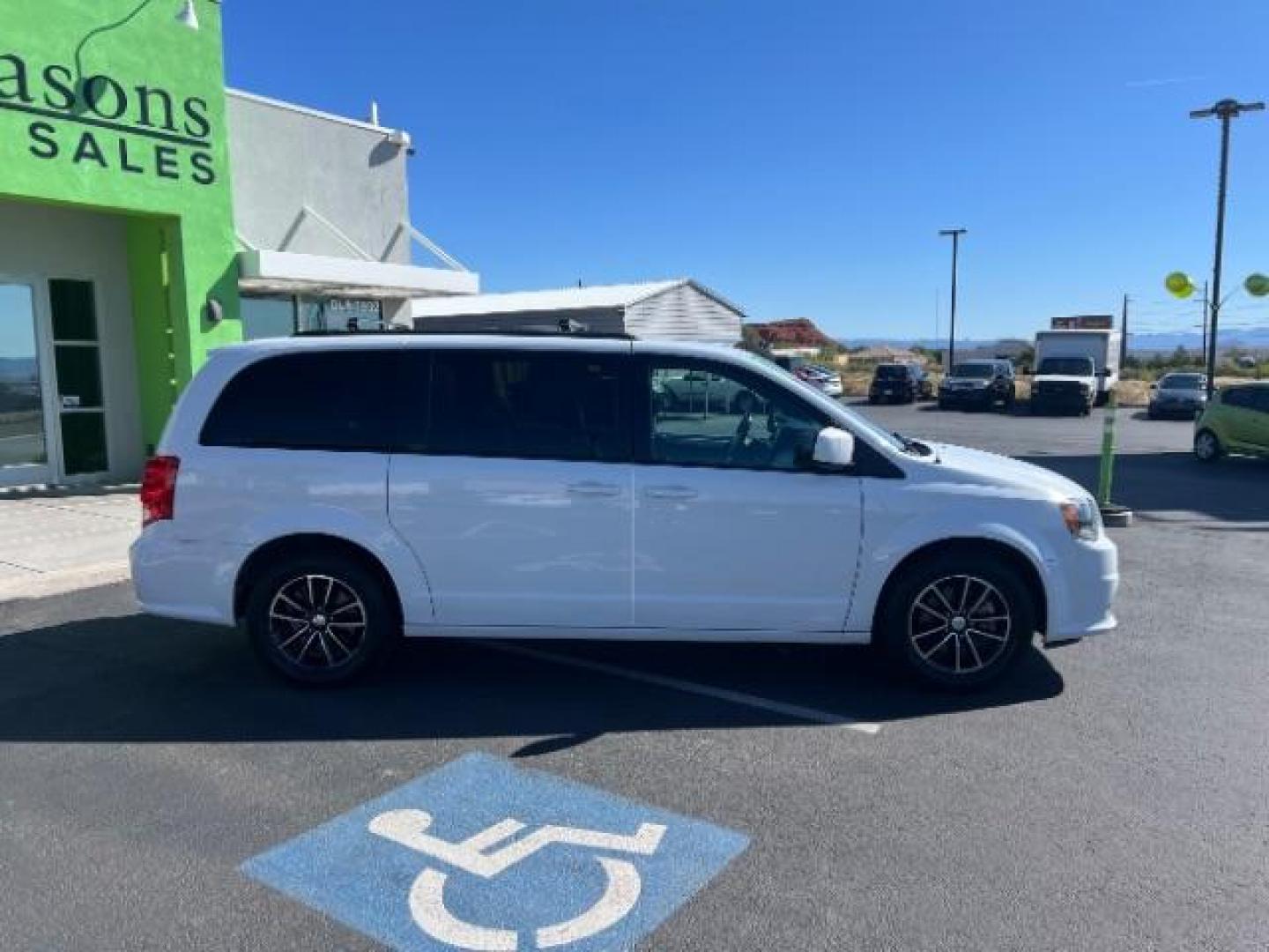 2018 White Knuckle Clearcoat /Black Dodge Grand Caravan GT (2C4RDGEGXJR) with an Pentastar 3.6L V-6 DOHC engine, Automatic transmission, located at 1865 East Red Hills Pkwy, St. George, 84770, (435) 628-0023, 37.120850, -113.543640 - We specialize in helping ALL people get the best financing available. No matter your credit score, good, bad or none we can get you an amazing rate. Had a bankruptcy, divorce, or repossessions? We give you the green light to get your credit back on the road. Low down and affordable payments that fit - Photo#7
