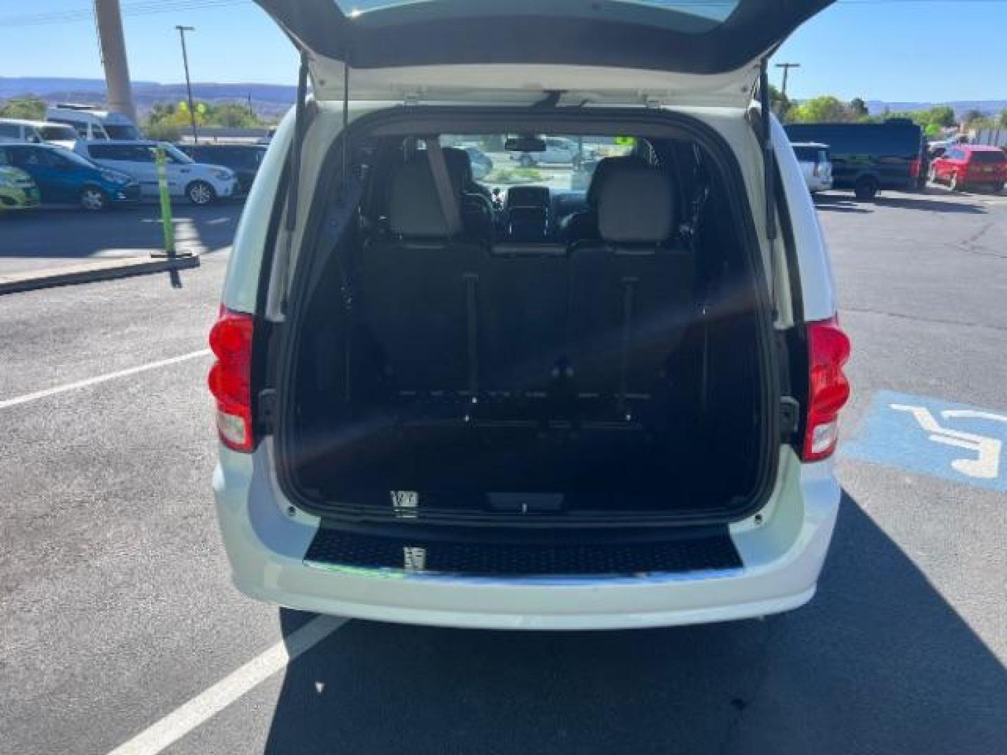 2018 White Knuckle Clearcoat /Black Dodge Grand Caravan GT (2C4RDGEGXJR) with an Pentastar 3.6L V-6 DOHC engine, Automatic transmission, located at 1865 East Red Hills Pkwy, St. George, 84770, (435) 628-0023, 37.120850, -113.543640 - We specialize in helping ALL people get the best financing available. No matter your credit score, good, bad or none we can get you an amazing rate. Had a bankruptcy, divorce, or repossessions? We give you the green light to get your credit back on the road. Low down and affordable payments that fit - Photo#24