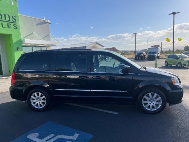 2016 Brilliant Black Crystal Pearlcoat /Black/Light Graystone Chrysler Town and Country Touring (2C4RC1BG8GR) with an Pentastar 3.6L V-6 DOHC engine, Automatic transmission, located at 940 North Main Street, Cedar City, UT, 84720, (435) 628-0023, 37.692936, -113.061897 - We specialize in helping ALL people get the best financing available. No matter your credit score, good, bad or none we can get you an amazing rate. Had a bankruptcy, divorce, or repossessions? We give you the green light to get your credit back on the road. Low down and affordable payments that fit - Photo#7