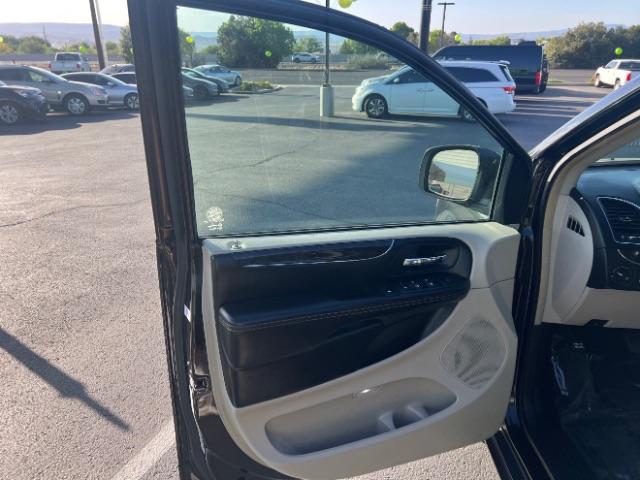 2016 Brilliant Black Crystal Pearlcoat /Black/Light Graystone Chrysler Town and Country Touring (2C4RC1BG8GR) with an Pentastar 3.6L V-6 DOHC engine, Automatic transmission, located at 940 North Main Street, Cedar City, UT, 84720, (435) 628-0023, 37.692936, -113.061897 - We specialize in helping ALL people get the best financing available. No matter your credit score, good, bad or none we can get you an amazing rate. Had a bankruptcy, divorce, or repossessions? We give you the green light to get your credit back on the road. Low down and affordable payments that fit - Photo#12