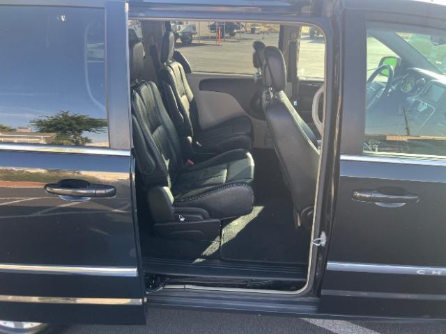 2016 Brilliant Black Crystal Pearlcoat /Black/Light Graystone Chrysler Town and Country Touring (2C4RC1BG8GR) with an Pentastar 3.6L V-6 DOHC engine, Automatic transmission, located at 940 North Main Street, Cedar City, UT, 84720, (435) 628-0023, 37.692936, -113.061897 - We specialize in helping ALL people get the best financing available. No matter your credit score, good, bad or none we can get you an amazing rate. Had a bankruptcy, divorce, or repossessions? We give you the green light to get your credit back on the road. Low down and affordable payments that fit - Photo#26