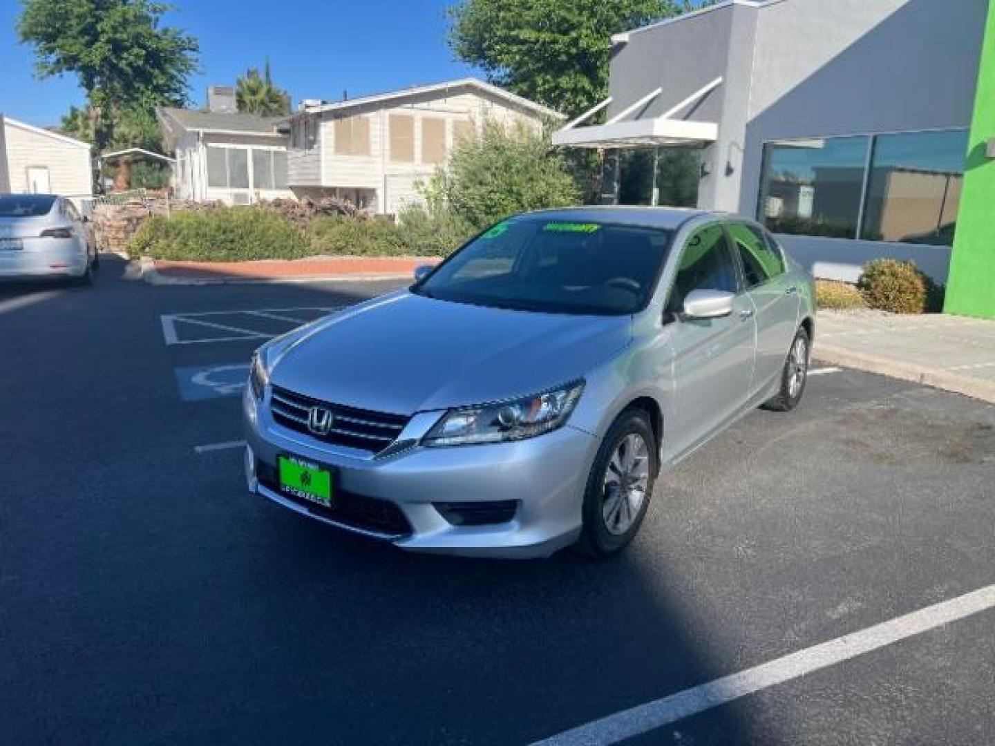 2015 Alabaster Silver Metallic /Gray Honda Accord LX (1HGCR2F3XFA) with an 2.4L I-4 gasoline direct injection engine, AUTOMATIC transmission, located at 940 North Main Street, Cedar City, UT, 84720, (435) 628-0023, 37.692936, -113.061897 - We specialize in helping ALL people get the best financing available. No matter your credit score, good, bad or none we can get you an amazing rate. Had a bankruptcy, divorce, or repossessions? We give you the green light to get your credit back on the road. Low down and affordable payments that fit - Photo#2