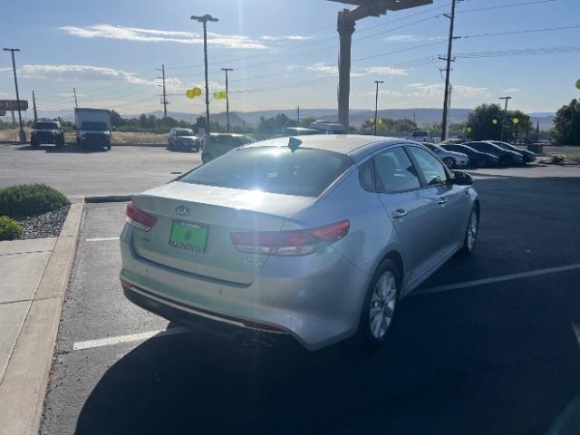 2018 Sparkling Silver /Black Kia Optima LX (5XXGT4L3XJG) with an Theta II 2.4L I-4 gasoline direct injection engine, Automatic transmission, located at 1865 East Red Hills Pkwy, St. George, 84770, (435) 628-0023, 37.120850, -113.543640 - We specialize in helping ALL people get the best financing available. No matter your credit score, good, bad or none we can get you an amazing rate. Had a bankruptcy, divorce, or repossessions? We give you the green light to get your credit back on the road. Low down and affordable payments that fit - Photo#6