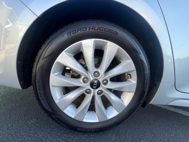 2018 Sparkling Silver /Black Kia Optima LX (5XXGT4L3XJG) with an Theta II 2.4L I-4 gasoline direct injection engine, Automatic transmission, located at 1865 East Red Hills Pkwy, St. George, 84770, (435) 628-0023, 37.120850, -113.543640 - We specialize in helping ALL people get the best financing available. No matter your credit score, good, bad or none we can get you an amazing rate. Had a bankruptcy, divorce, or repossessions? We give you the green light to get your credit back on the road. Low down and affordable payments that fit - Photo#8