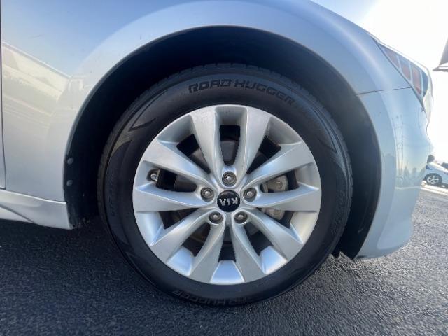 2018 Sparkling Silver /Black Kia Optima LX (5XXGT4L3XJG) with an Theta II 2.4L I-4 gasoline direct injection engine, Automatic transmission, located at 1865 East Red Hills Pkwy, St. George, 84770, (435) 628-0023, 37.120850, -113.543640 - We specialize in helping ALL people get the best financing available. No matter your credit score, good, bad or none we can get you an amazing rate. Had a bankruptcy, divorce, or repossessions? We give you the green light to get your credit back on the road. Low down and affordable payments that fit - Photo#9