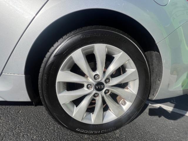 2018 Sparkling Silver /Black Kia Optima LX (5XXGT4L3XJG) with an Theta II 2.4L I-4 gasoline direct injection engine, Automatic transmission, located at 1865 East Red Hills Pkwy, St. George, 84770, (435) 628-0023, 37.120850, -113.543640 - We specialize in helping ALL people get the best financing available. No matter your credit score, good, bad or none we can get you an amazing rate. Had a bankruptcy, divorce, or repossessions? We give you the green light to get your credit back on the road. Low down and affordable payments that fit - Photo#11